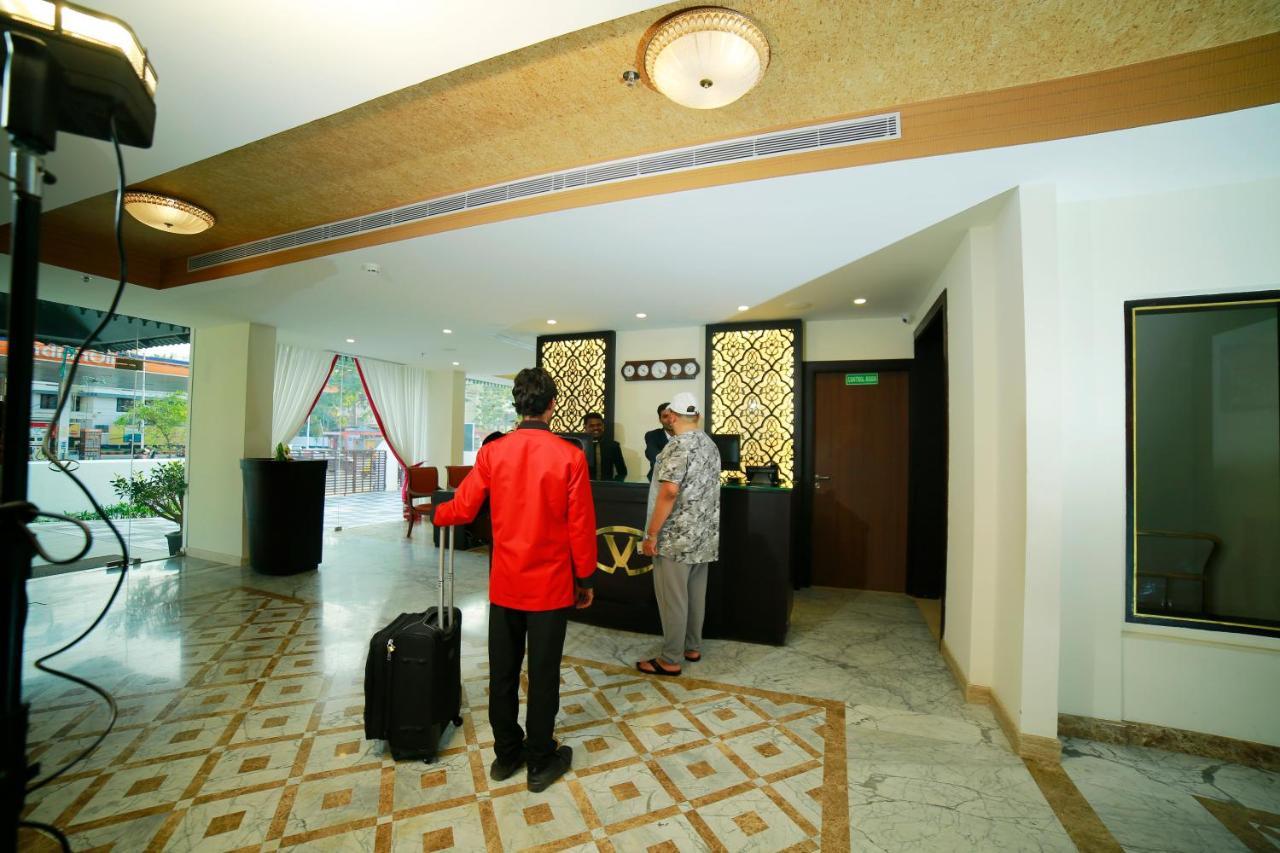 Vivin Luxury Suites Thiruvananthapuram Exterior photo